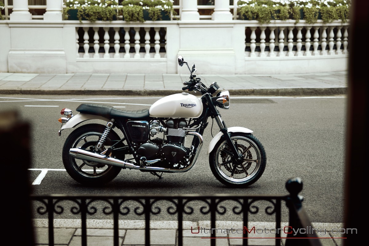 Triumph Motorcycles Bonneville White - HD Wallpaper 