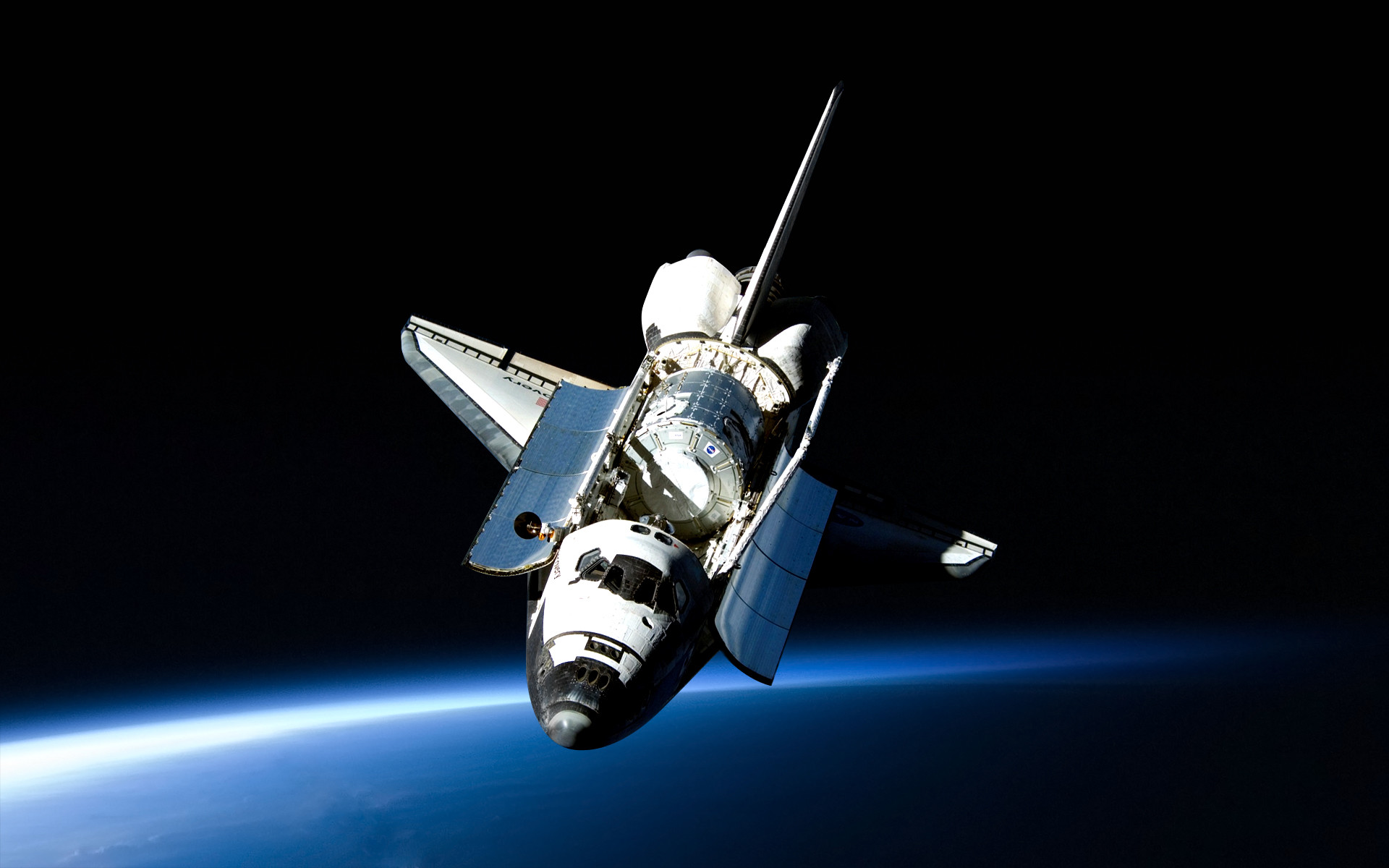 Space Shuttle Discovery Widescreen Wallpaper 
 Data-src - Discovery Shuttle In Space - HD Wallpaper 