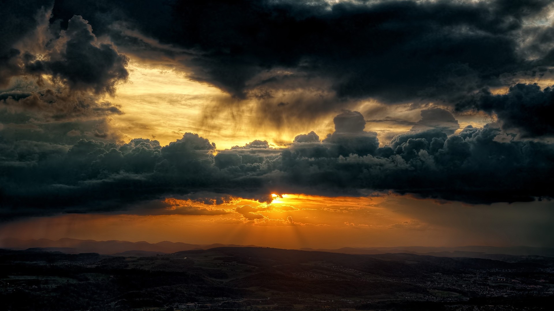 Dark Sky Background - Dark To Light Clouds - HD Wallpaper 