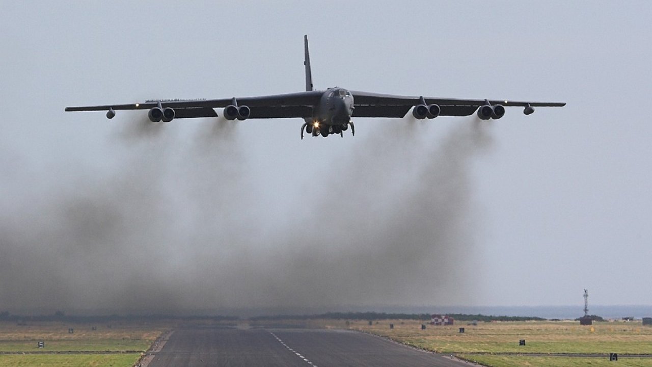 Sky, Wings, Flying Vehicles, Airplanes, Flight, Free - B 52 - HD Wallpaper 