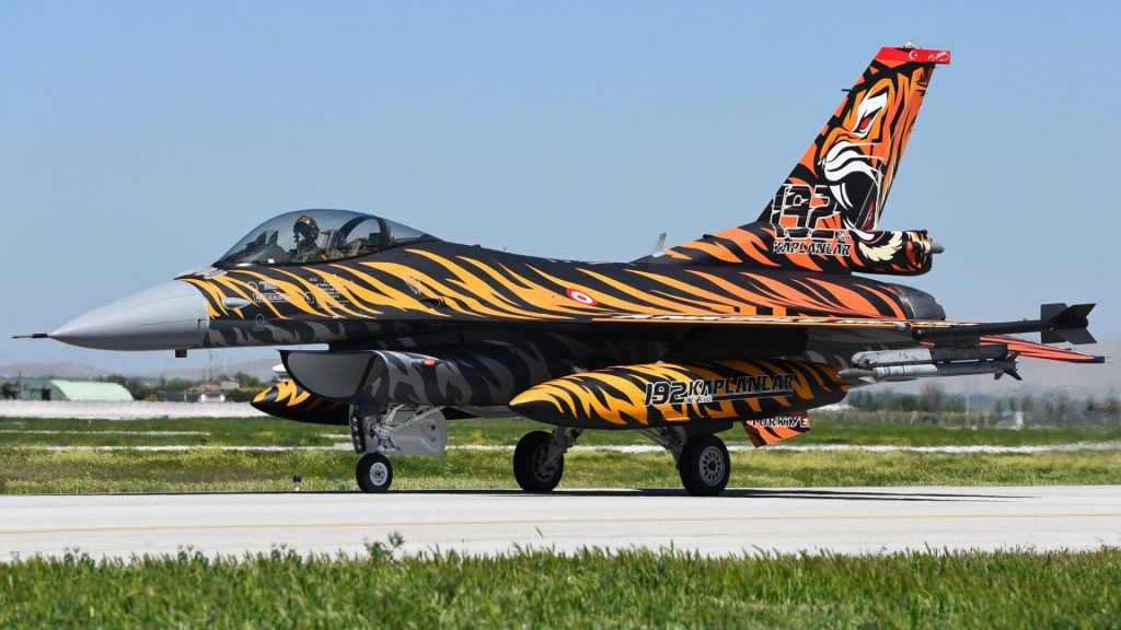 General Dynamics F 16 Fighting Falcon Tiger - HD Wallpaper 