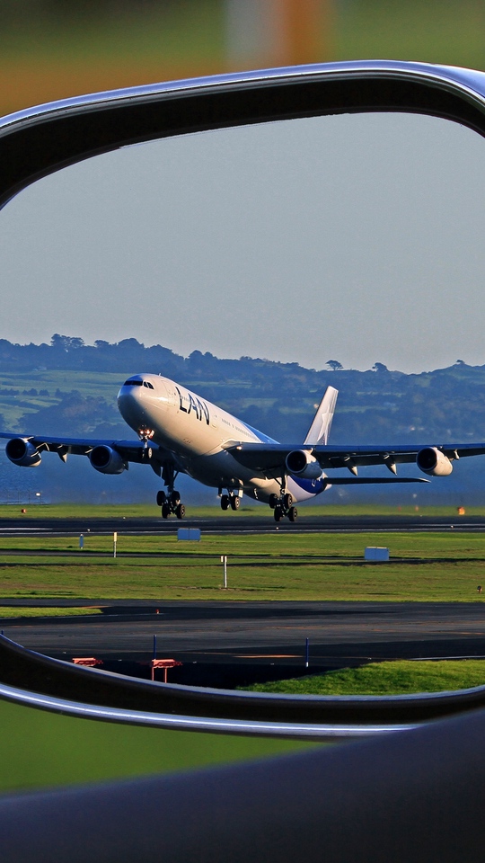 Wallpaper Plane, Car, Mirror, Reflection - Airport - HD Wallpaper 