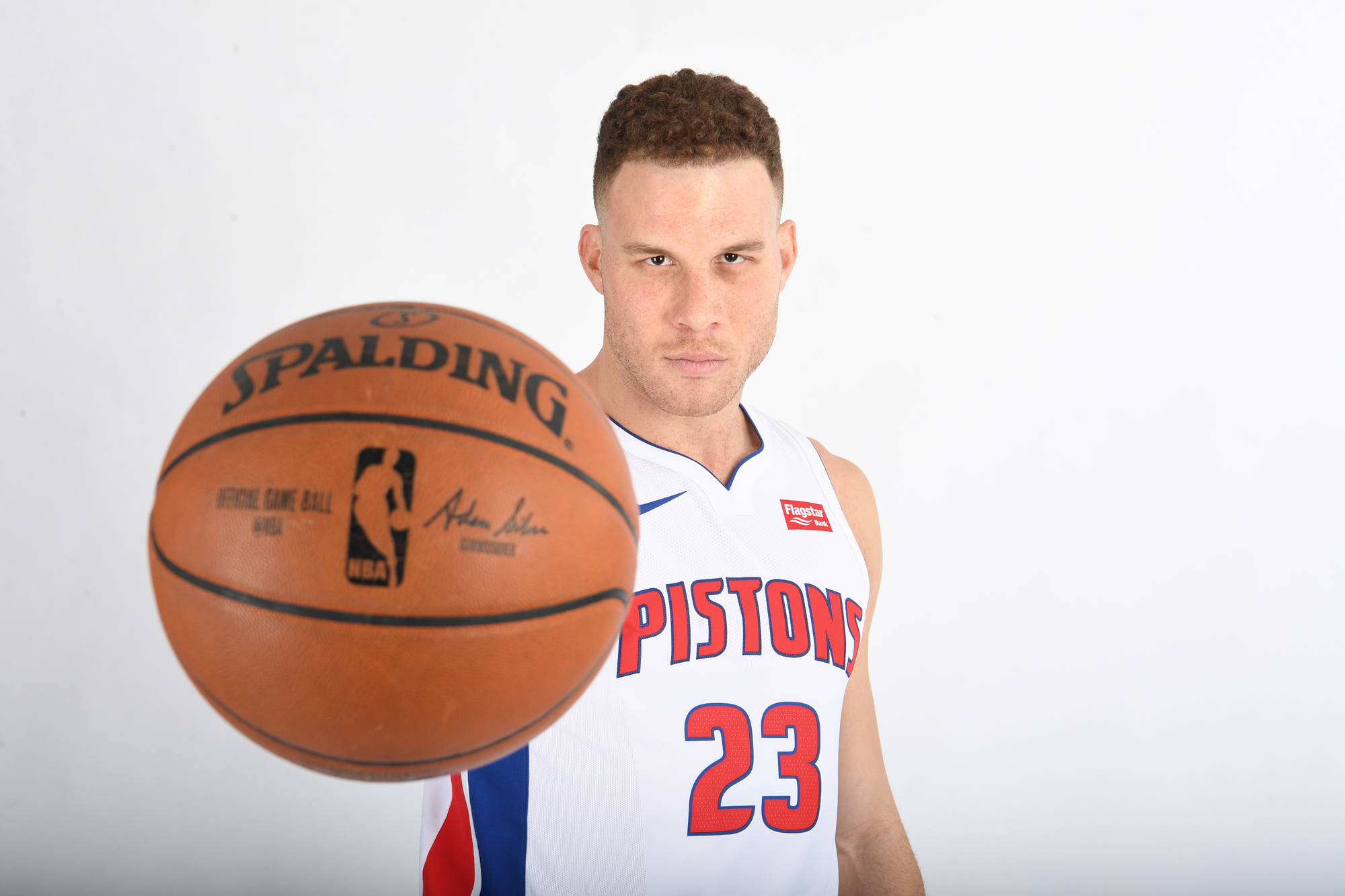 Blake Griffin In Pistons Jersey - HD Wallpaper 