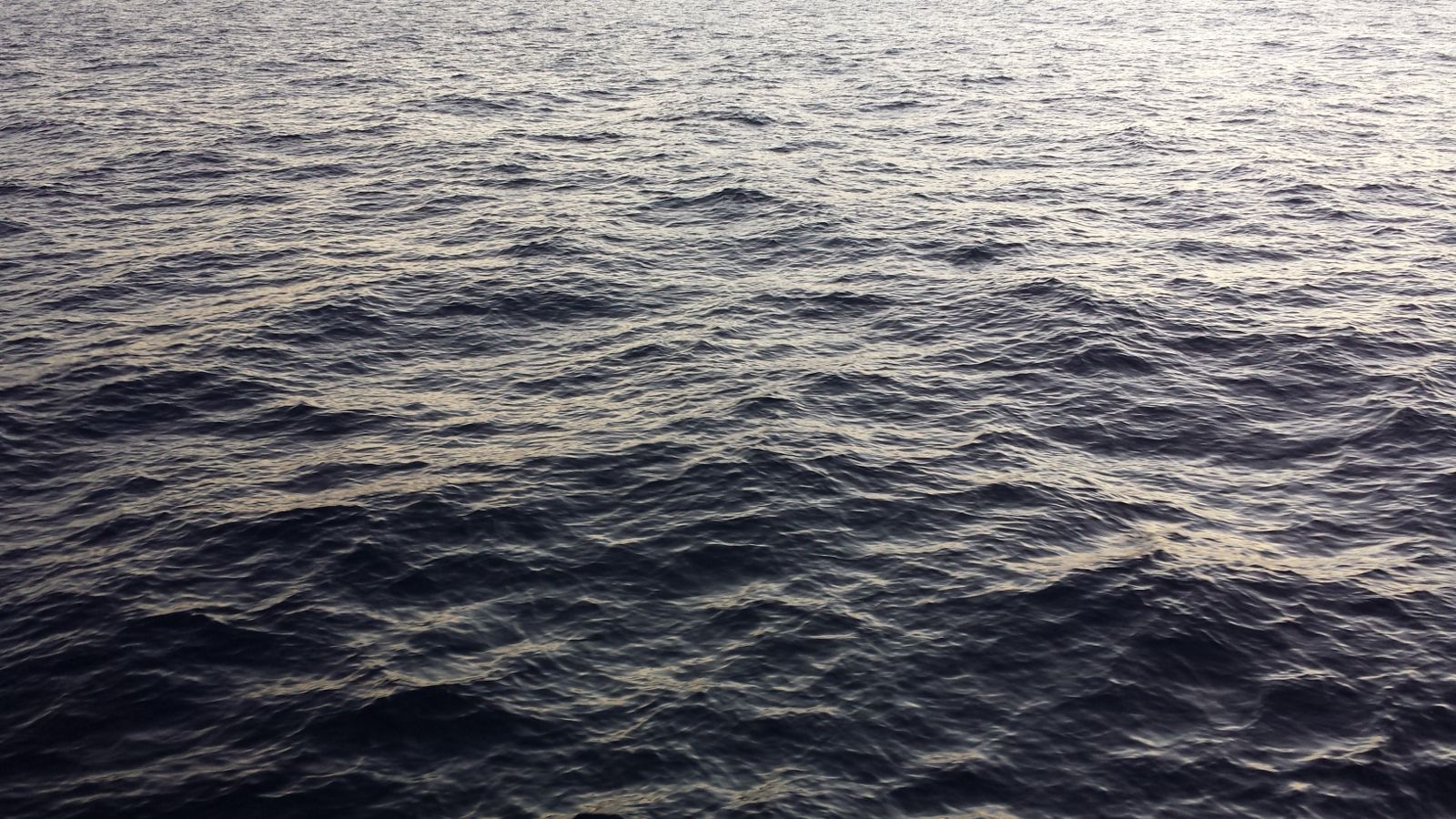 Water Sea Ocean Waves Wallpaper - Black And White Sea Wave - HD Wallpaper 