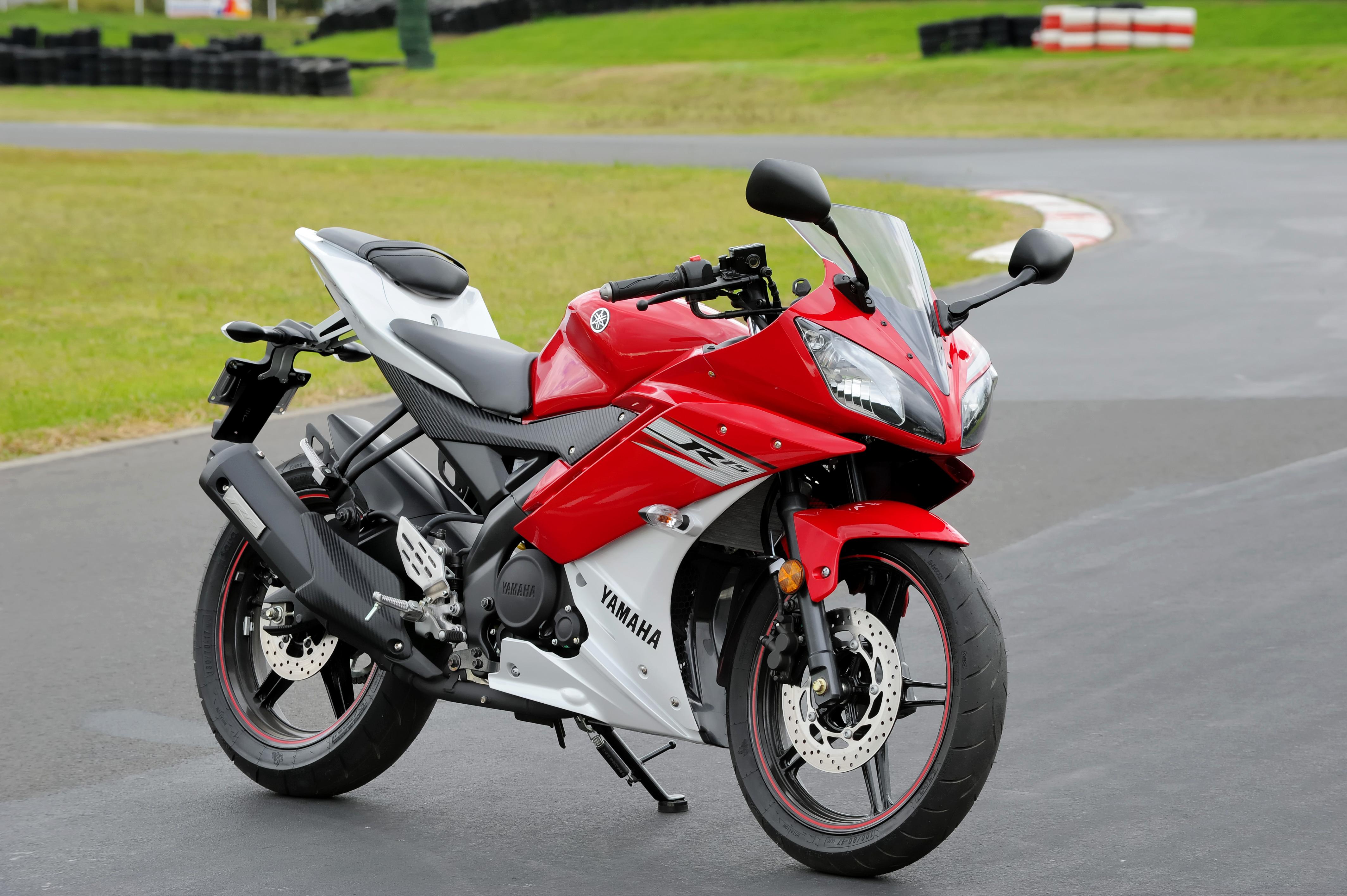 Baik Wallpaper - Yamaha Yzf R15 2013 - HD Wallpaper 