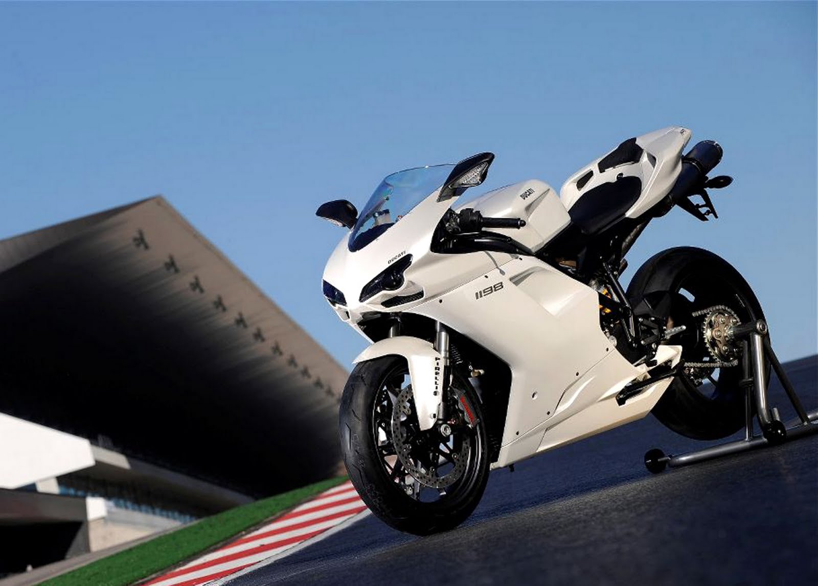 Top Bike Wallpaper - 3d Bike Images Download - HD Wallpaper 