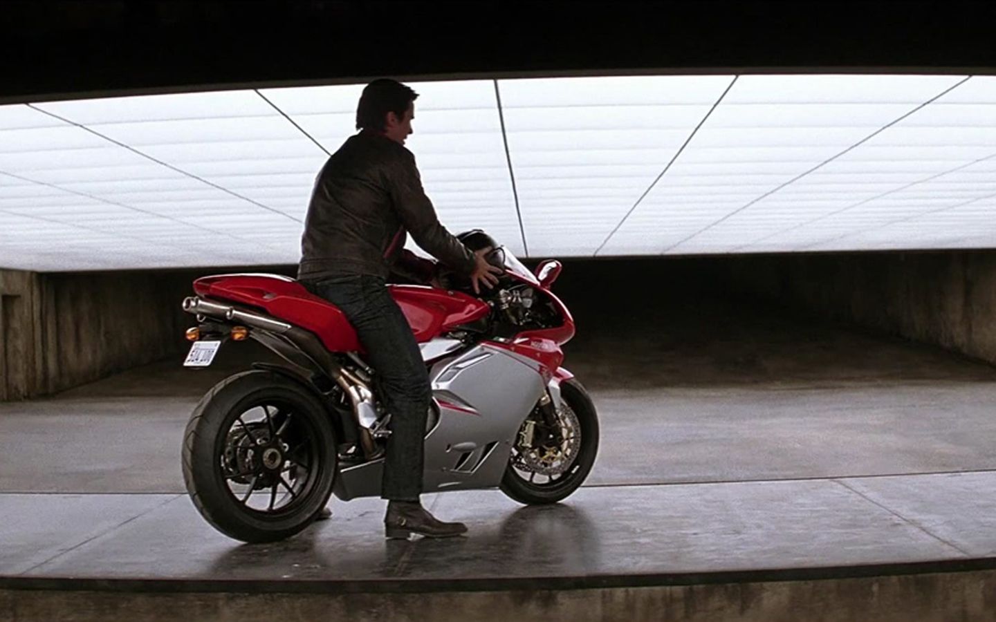 Bruce Wayne On Big Bike Wallpaper - Batman Dark Knight Ducati - HD Wallpaper 