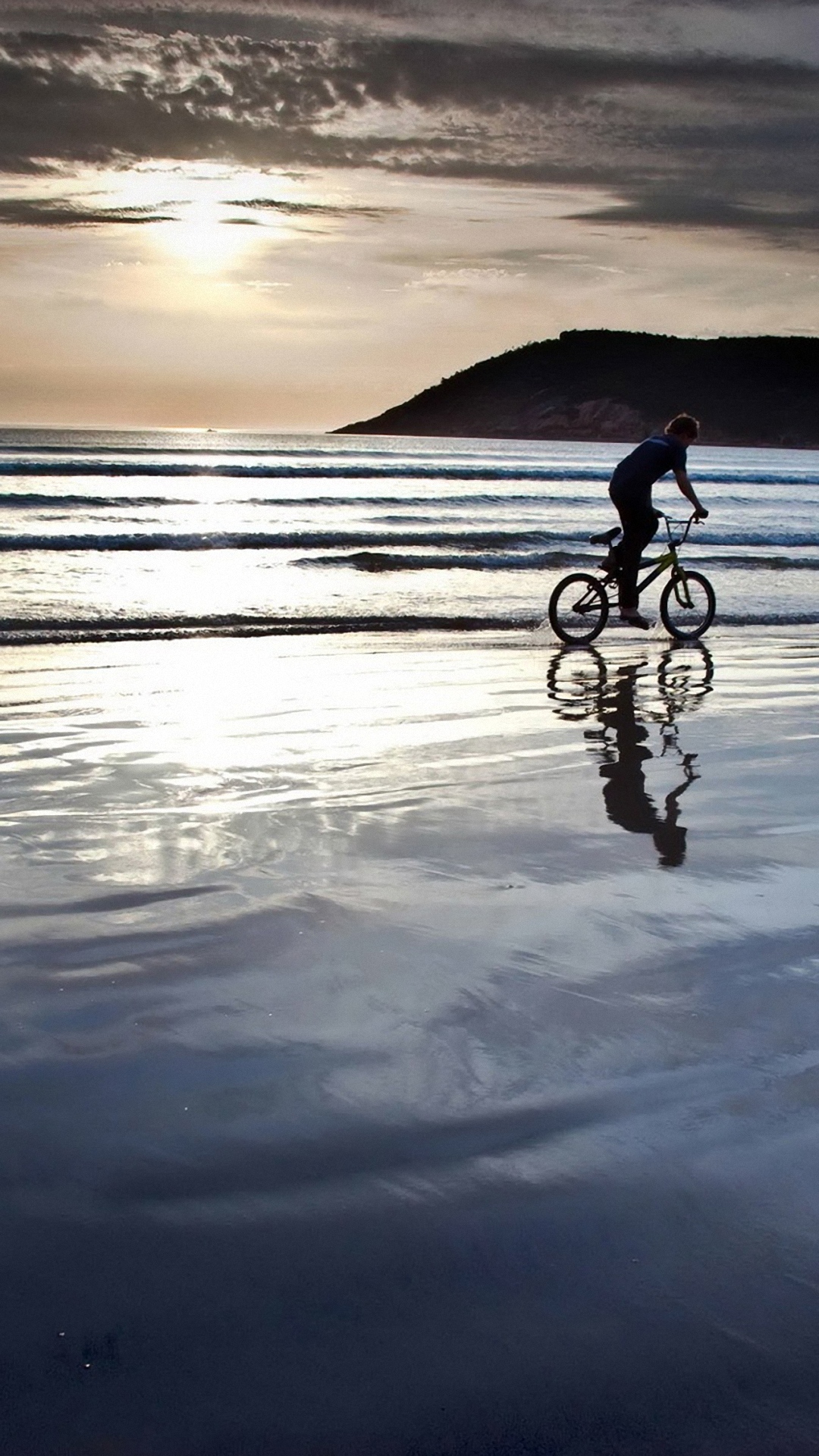 Hd Beach Bike Ride Htc One M8 Wallpapers - Iphone Bike Ride Wallpaper Hd - HD Wallpaper 