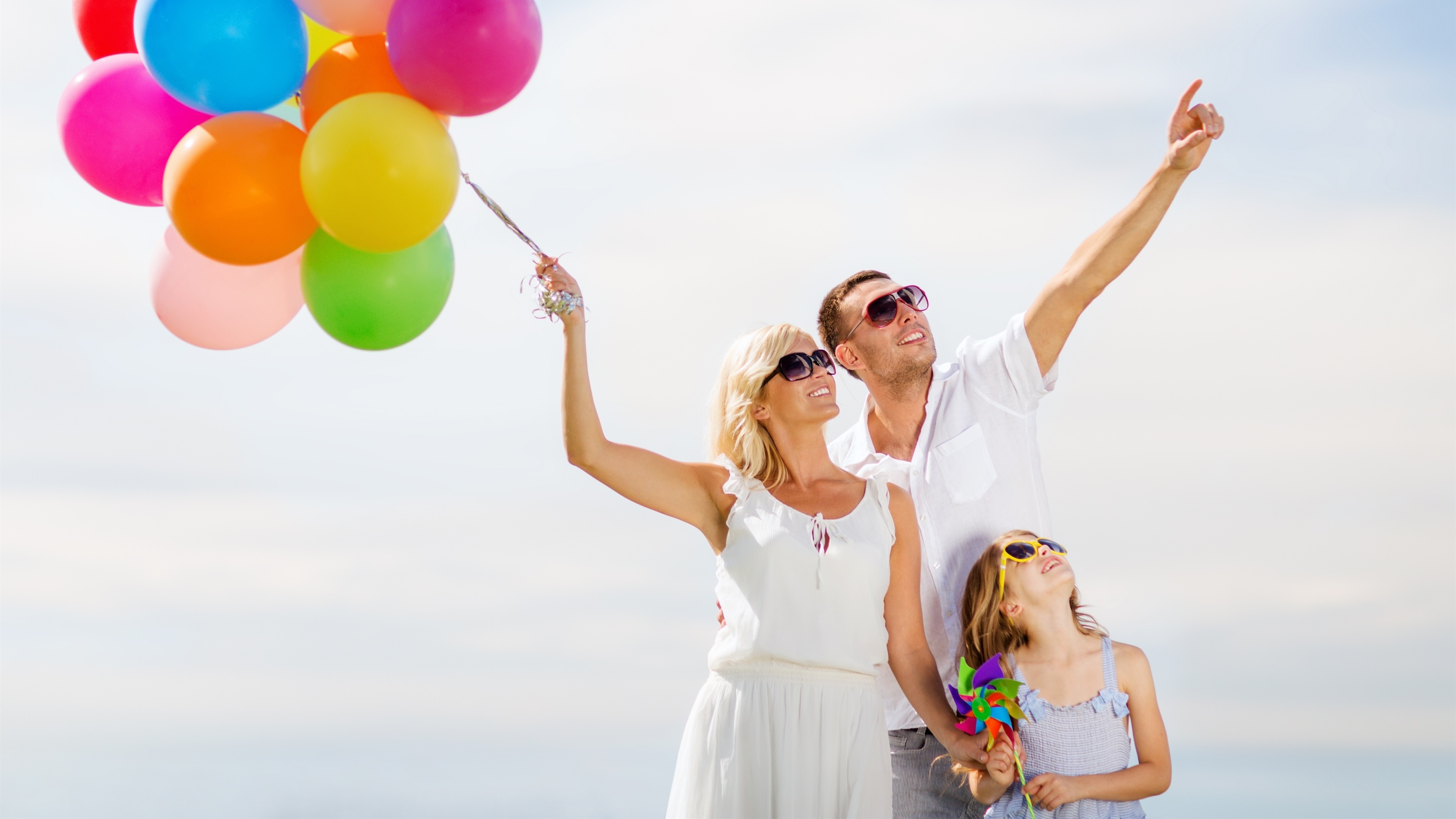 Family Foto With Balloons - HD Wallpaper 
