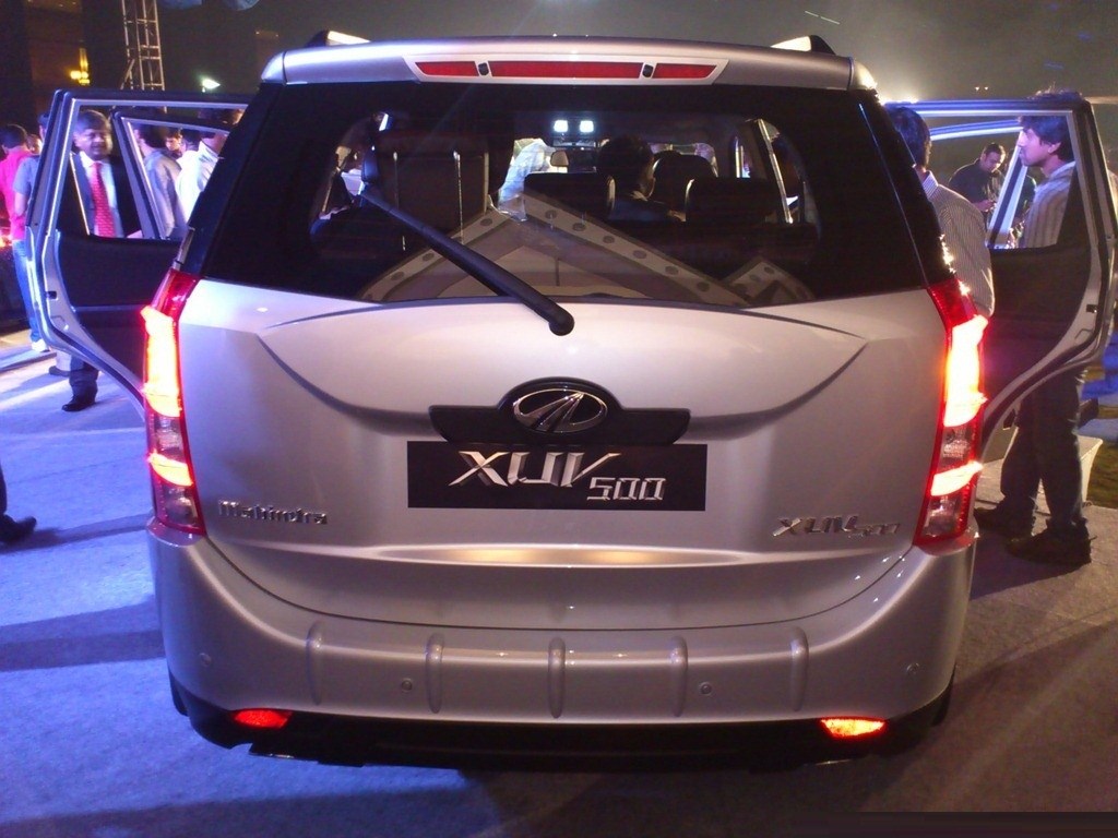Mahindra Xuv Price List - HD Wallpaper 