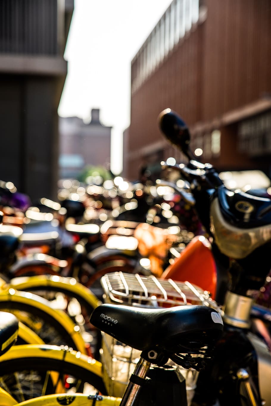Shallow Focus Photography Of Black Bicycle Seat, Bicycles, - Motorcycle - HD Wallpaper 