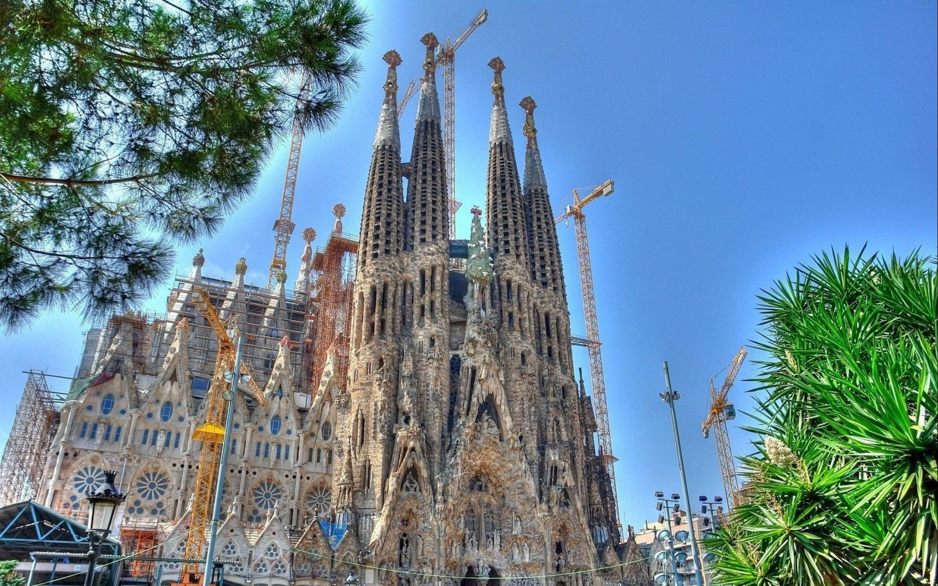 Sagrada Familia ("expiatory Temple Of The Holy Family") - HD Wallpaper 