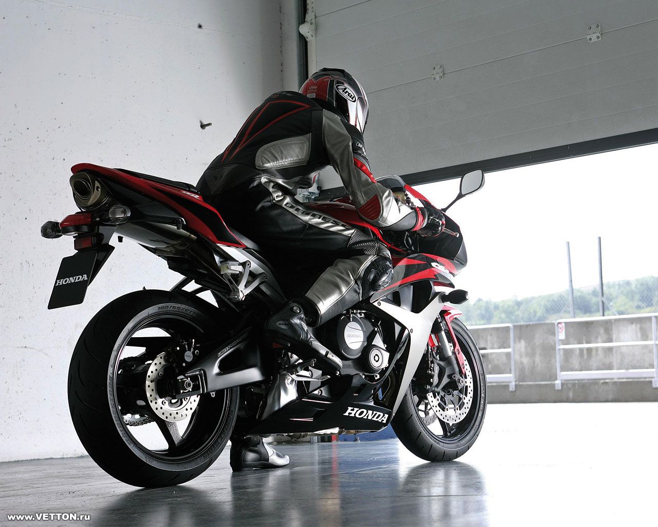 Street Bike Wallpaper - Cbr 600 Rr 06 - HD Wallpaper 