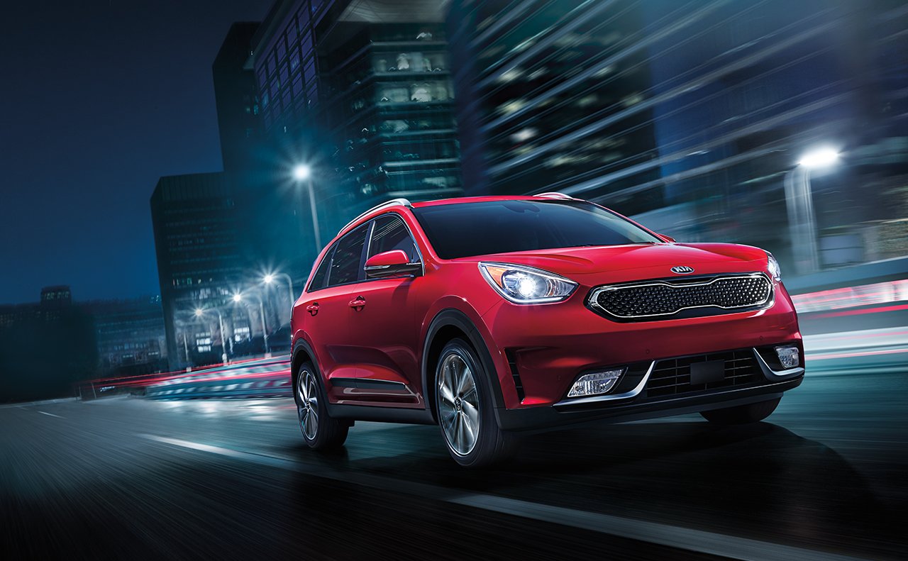 2017 Kia Niro Hd Red Color Car Wallpaper - Kia Niro Vs Kia Sportage 2019 - HD Wallpaper 