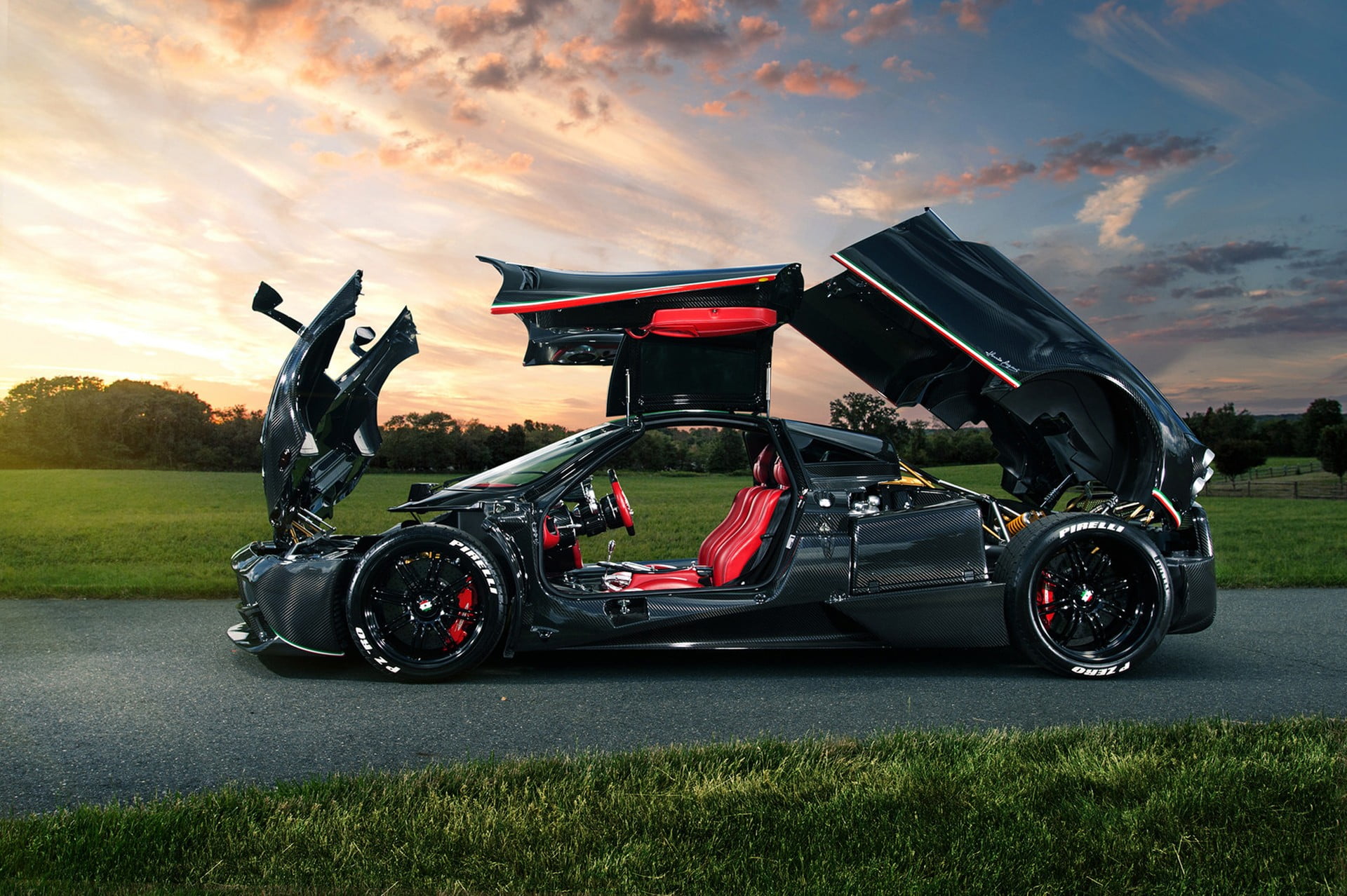 Pagani Huayra Wallpaper Hd - HD Wallpaper 