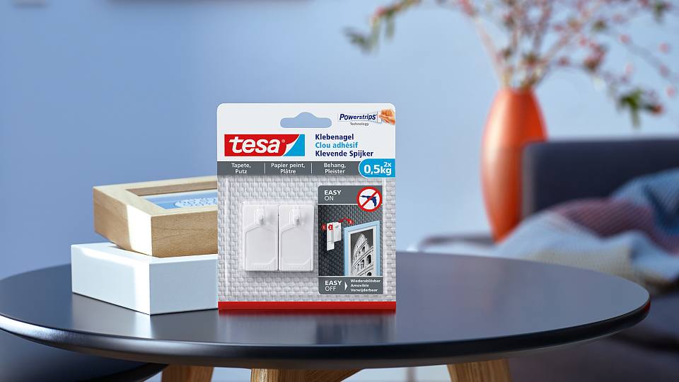 How To Use The Tesa® Adhesive Nail For Wallpaper & - Suportes Tesa Quadros - HD Wallpaper 