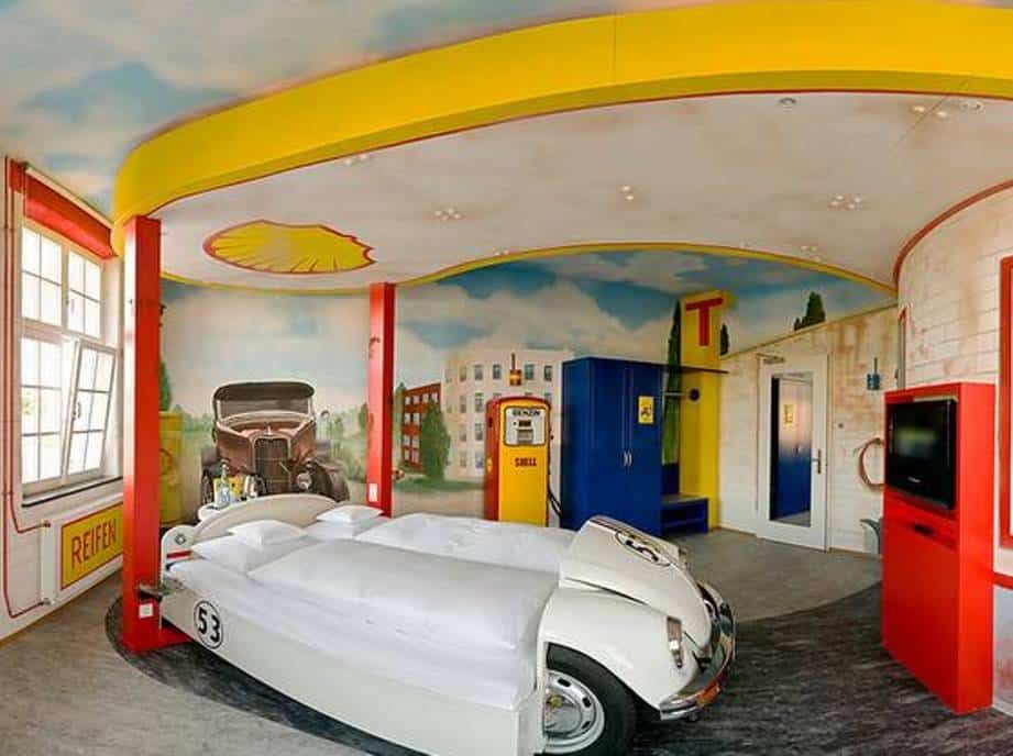 Old Fashioned Themed Bedroom - HD Wallpaper 