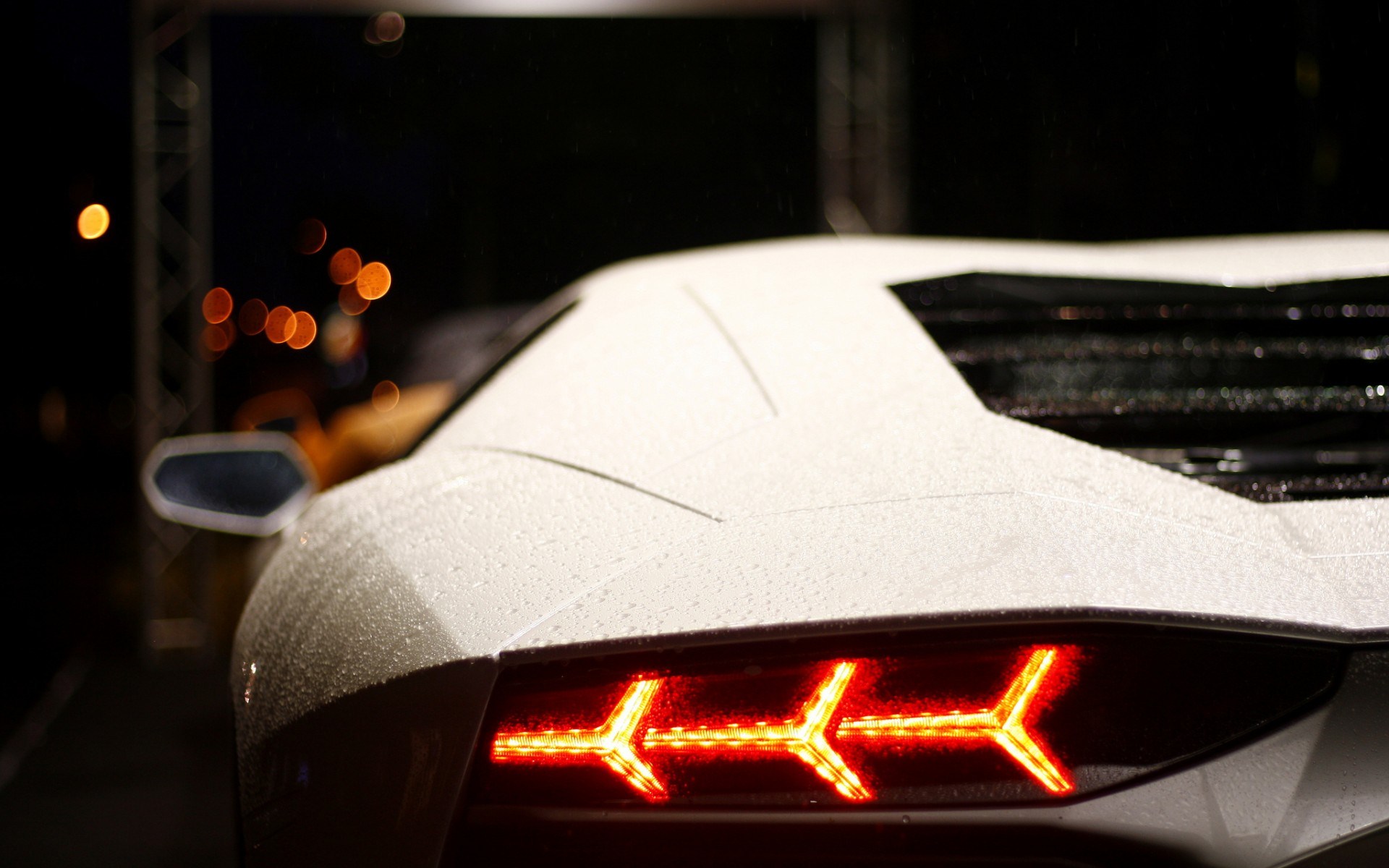 Lamborghini Wallpapers Hd - Lamborghini Rainy - HD Wallpaper 
