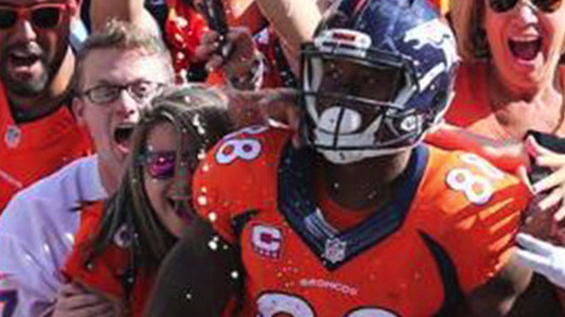 Cassidy Davis, In Sunglasses Just Left Of Demaryius - Defensive Tackle - HD Wallpaper 