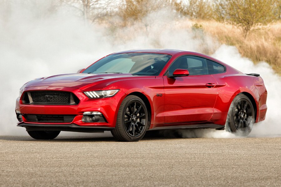 2016 Ford Mustang Gt Burnout Red Tire Smoke - Ford Mustang Sports Cars - HD Wallpaper 