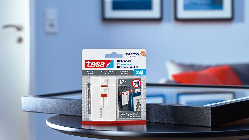How To Use The Tesa® Adjustable Adhesive Nail For Wallpaper Tesa Powerstrips 960x540