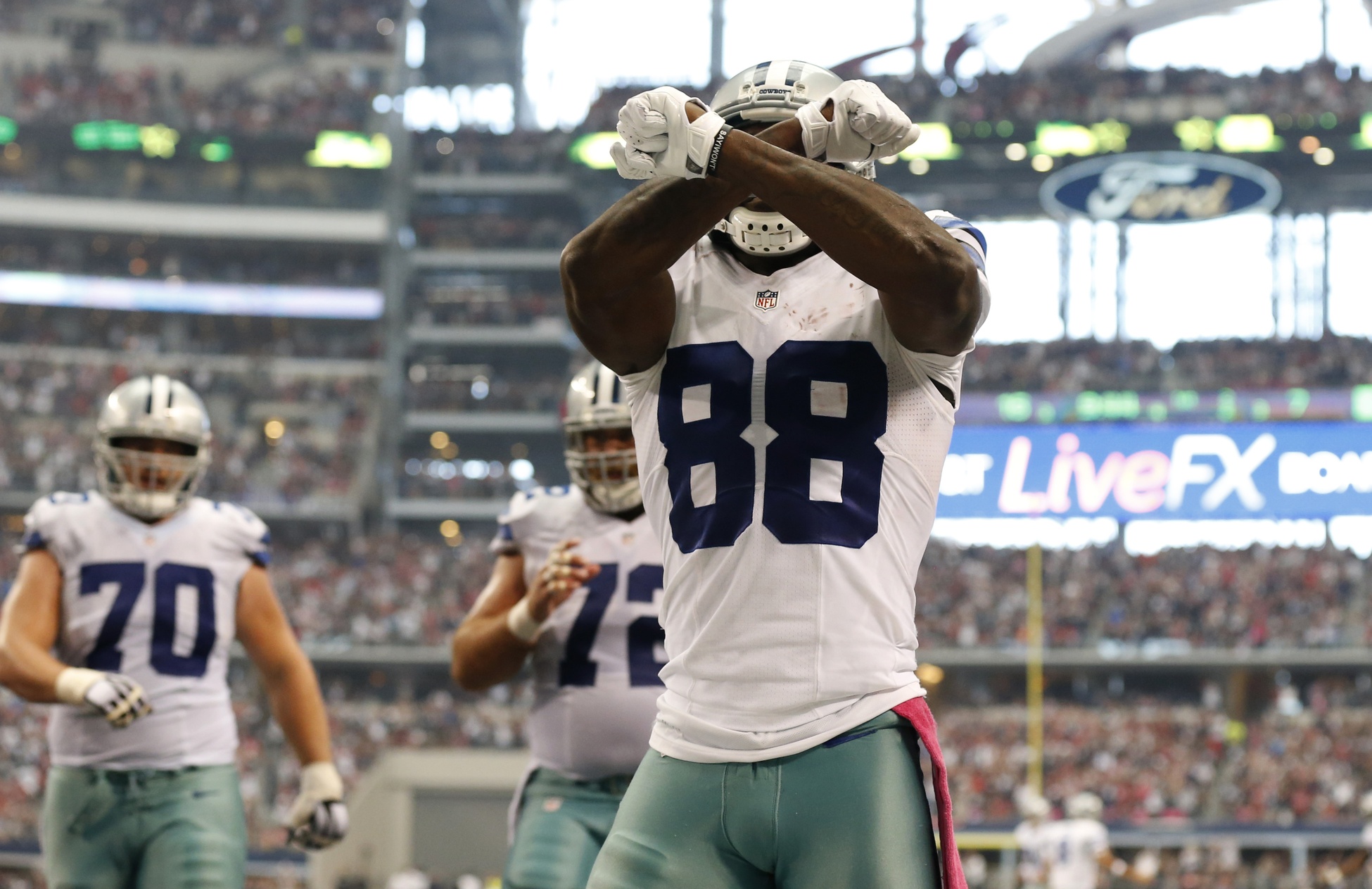 Dez Bryant Cross - HD Wallpaper 