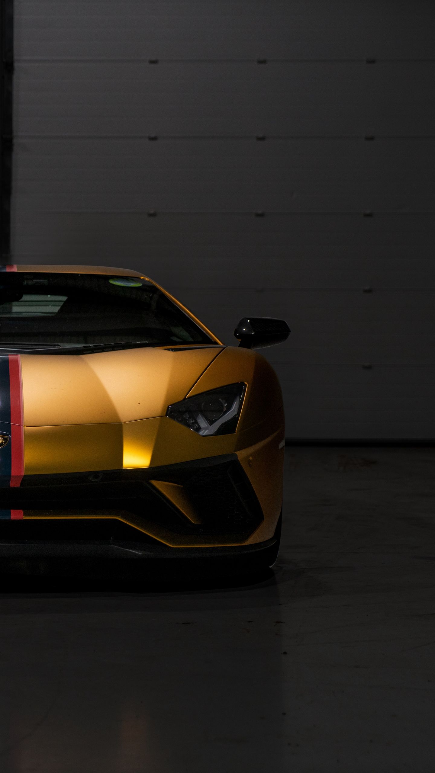 Whatsapp Wallpaper 076 - Lamborghini Aventador Gold Wallpaper Hd - HD Wallpaper 