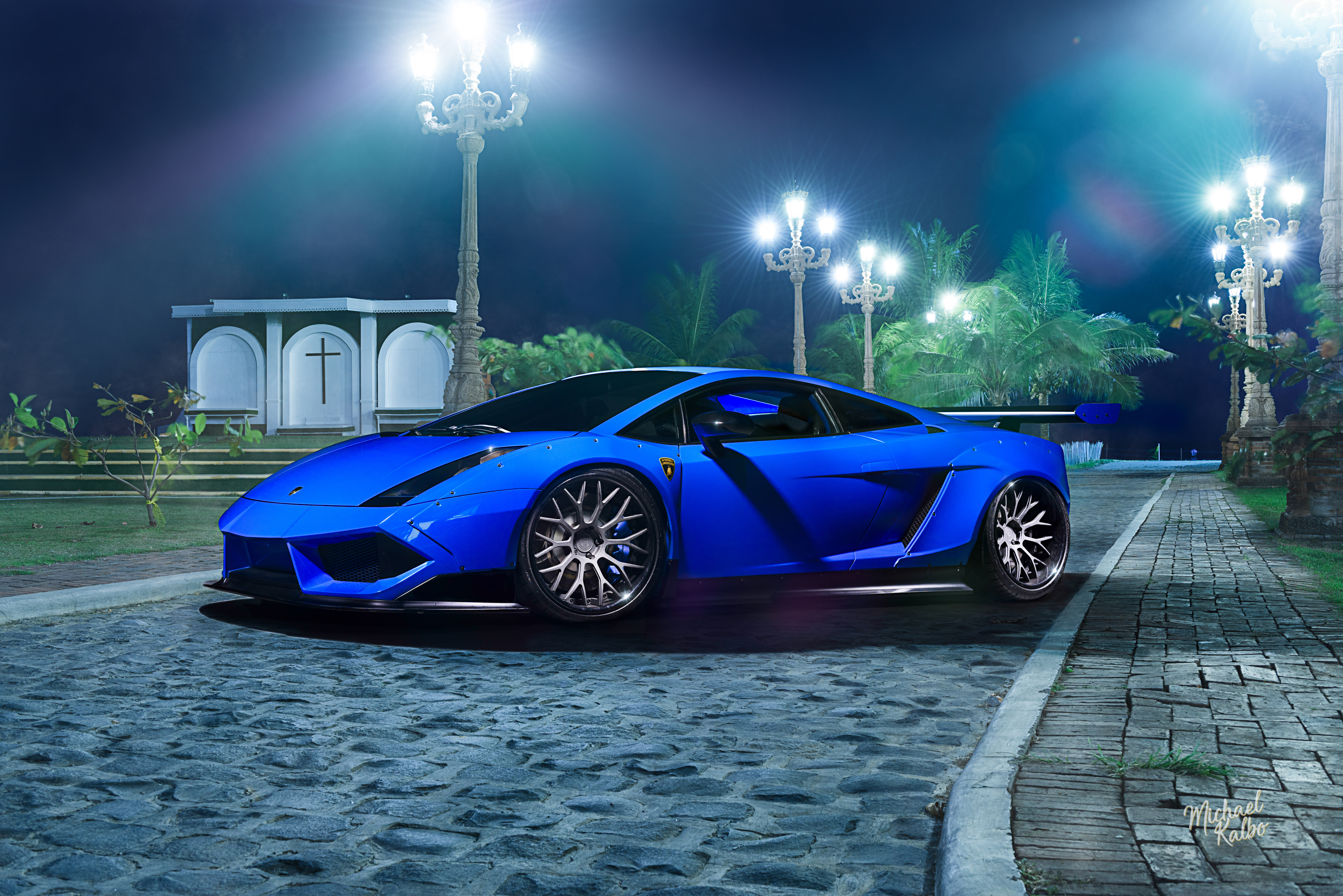 Blue Lamborghini At Night - HD Wallpaper 