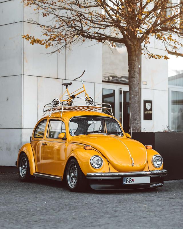 Car Wallpaper Yellow Volkswagen - HD Wallpaper 
