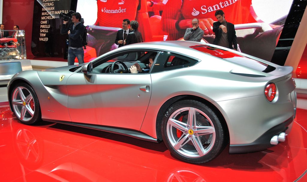 2013 F12 Berlinetta - HD Wallpaper 