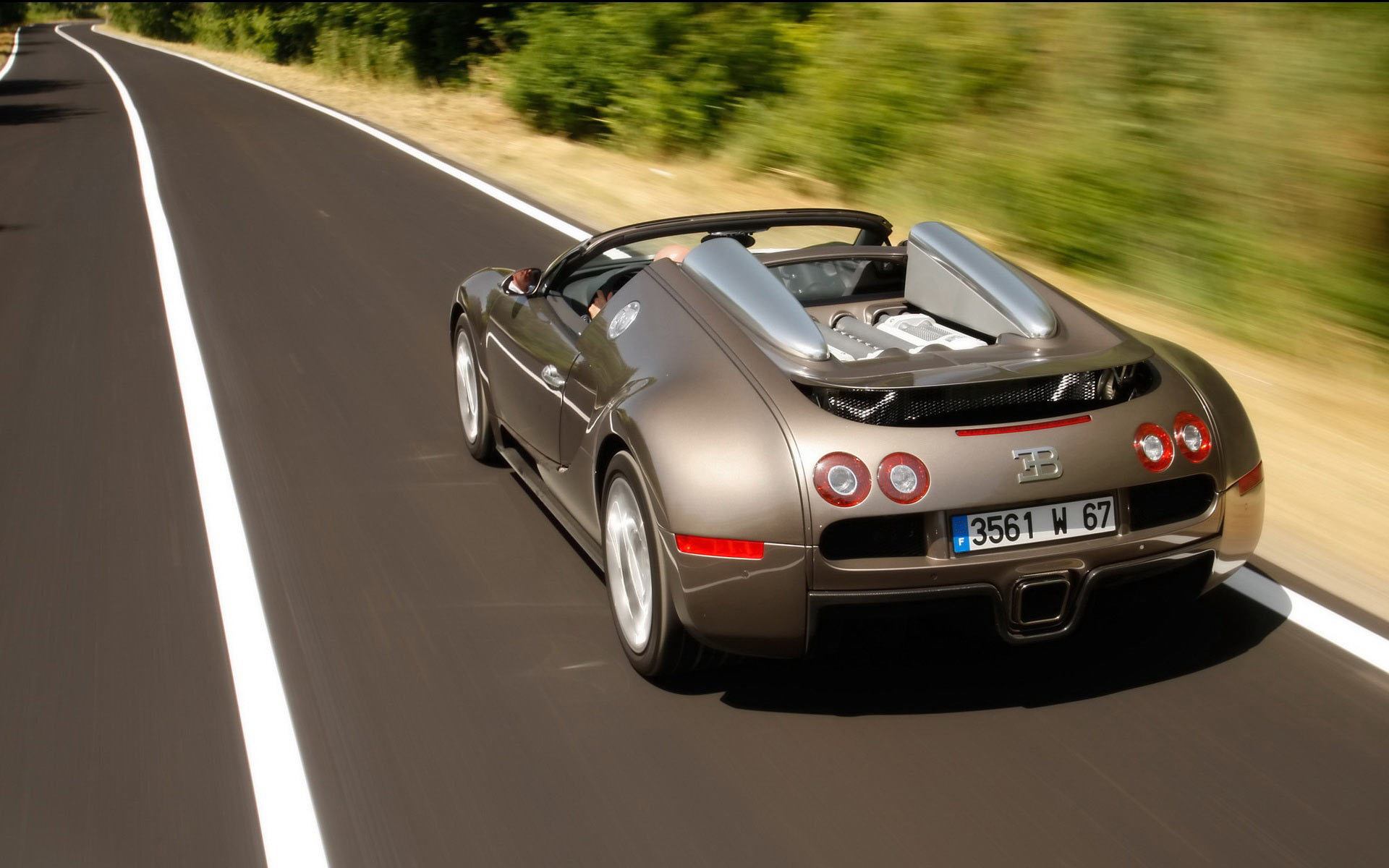 Moving Car Wallpapers - Sports Cars Wallpapers Bugatti - HD Wallpaper 