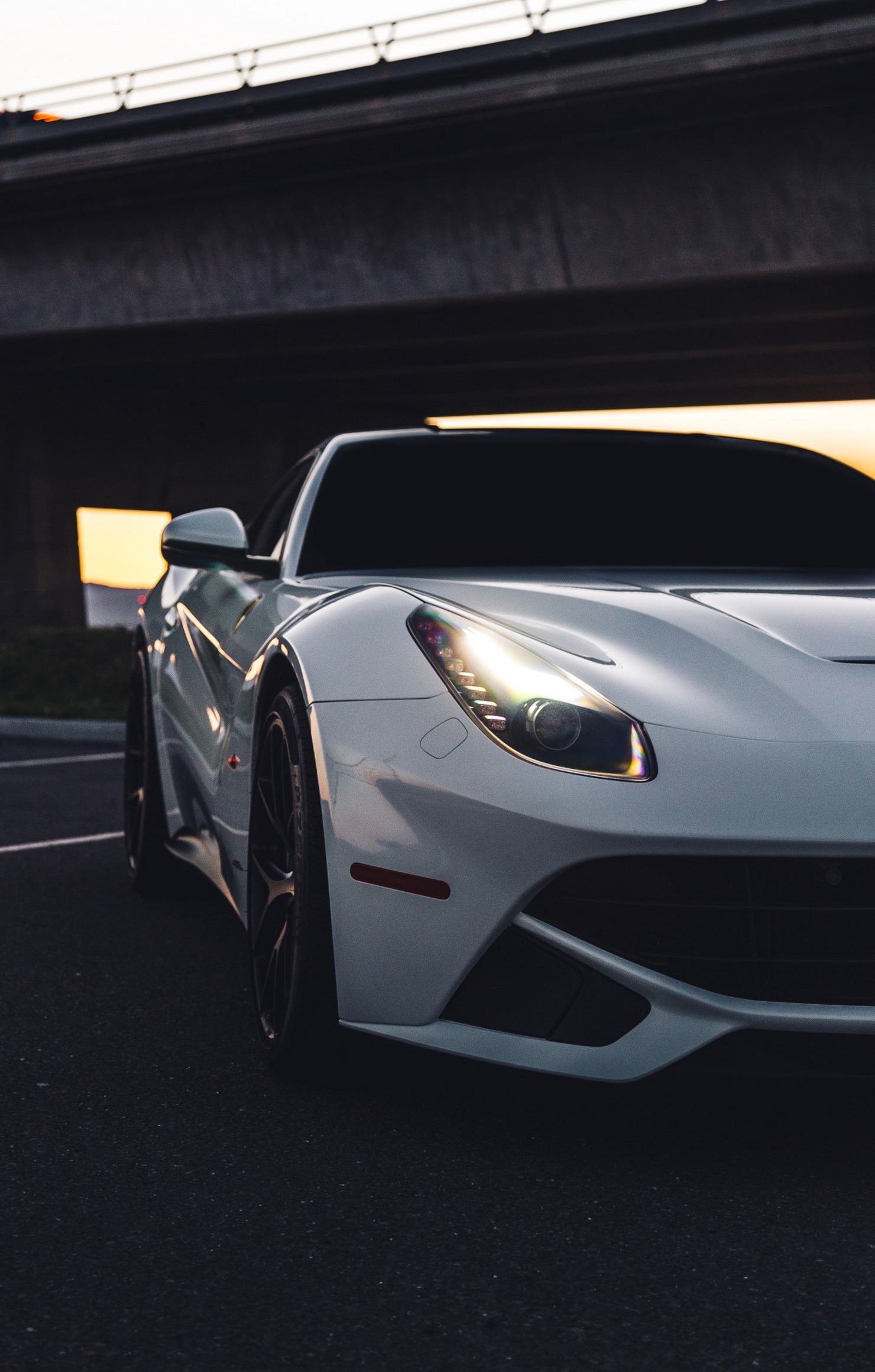 White Ferrari Lights Bridge Brlinetta F12 Retina - Ferrari F12 Wallpaper Phone - HD Wallpaper 