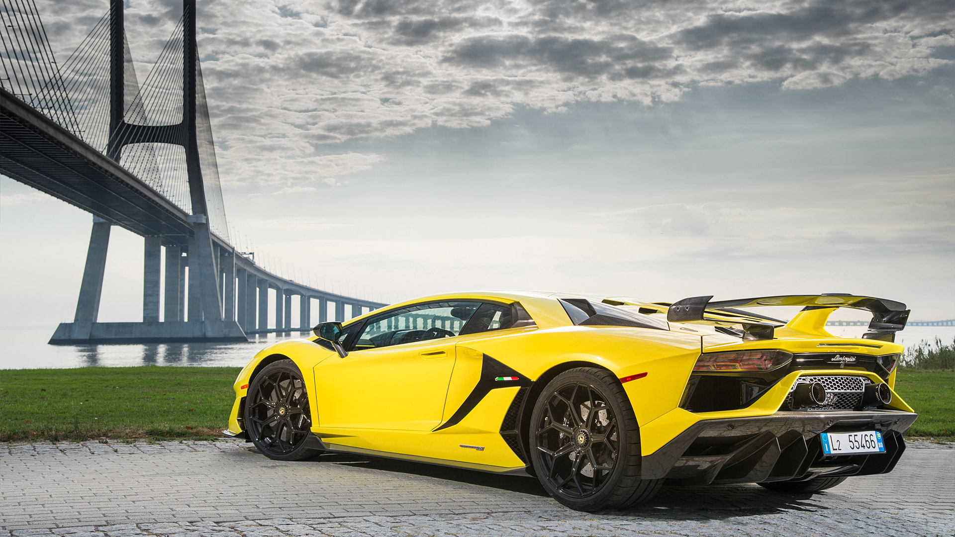 Lamborghini Aventador 2019 Yellow - HD Wallpaper 