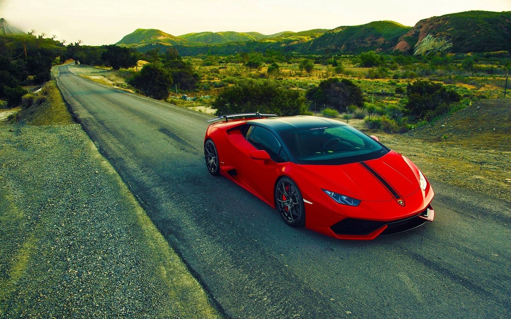 Sports Car Wallpaper Download - HD Wallpaper 