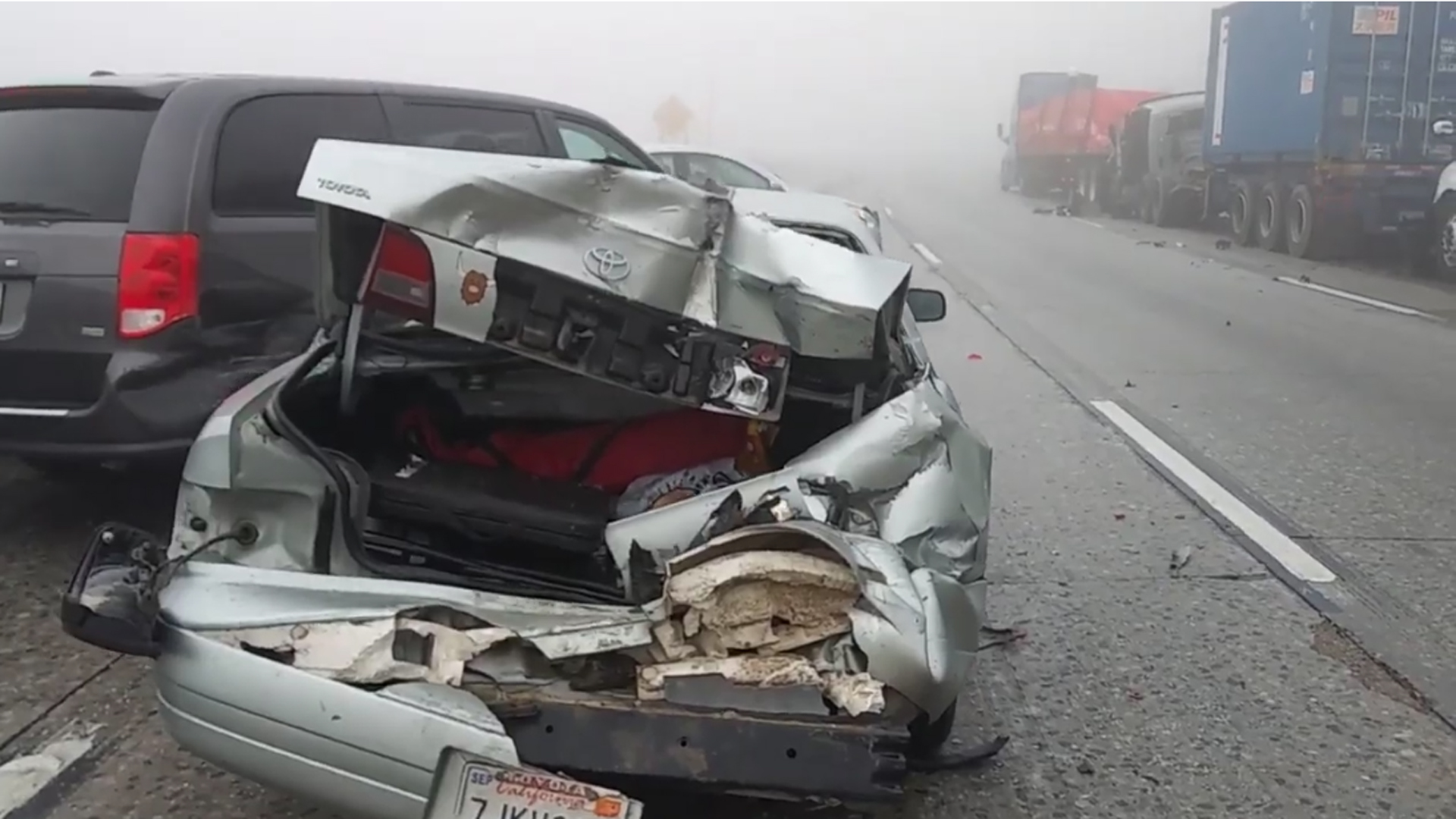 Video From The Scene Of A 19-vehicle Pile Up In The - Fatal 8 Car Pile Up - HD Wallpaper 