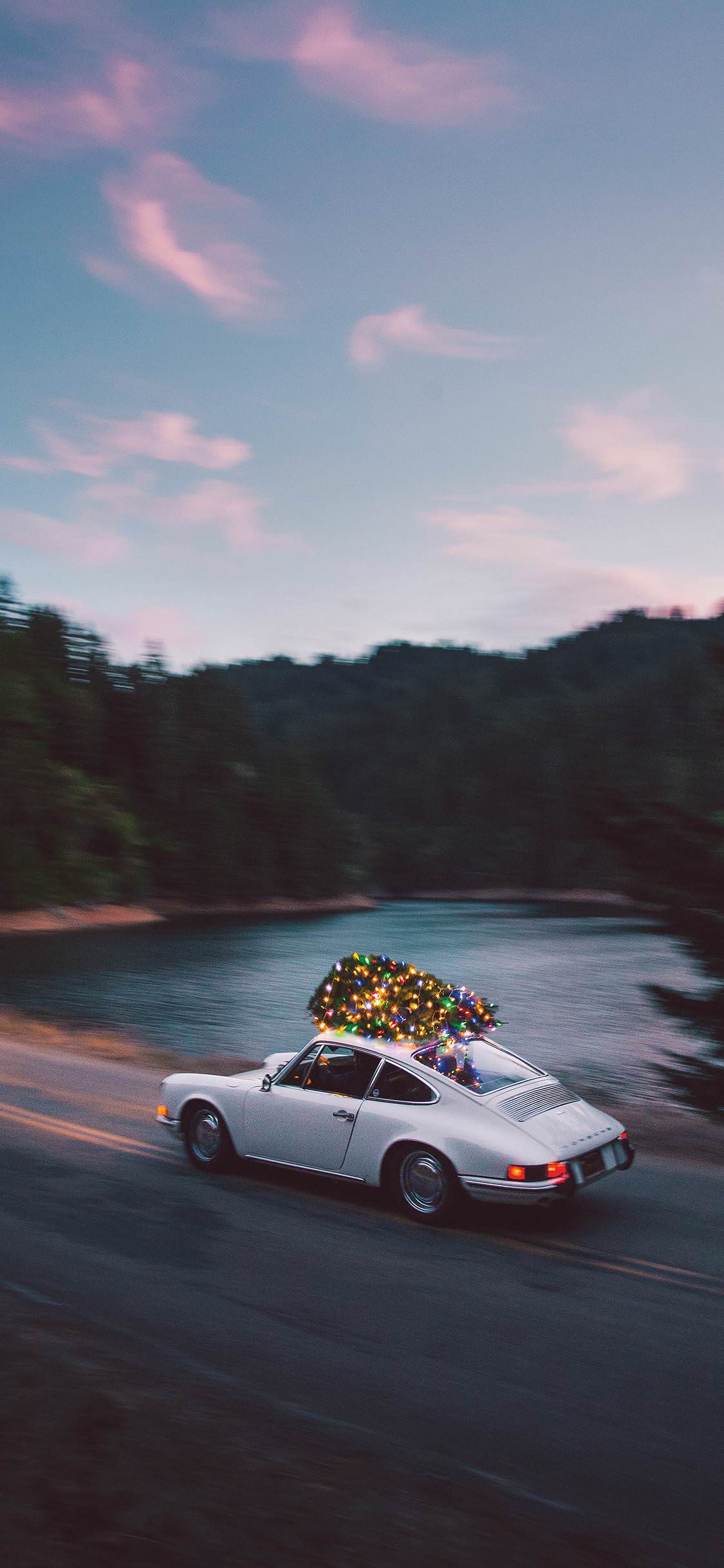 Porsche 911 With Christmas Tree - HD Wallpaper 