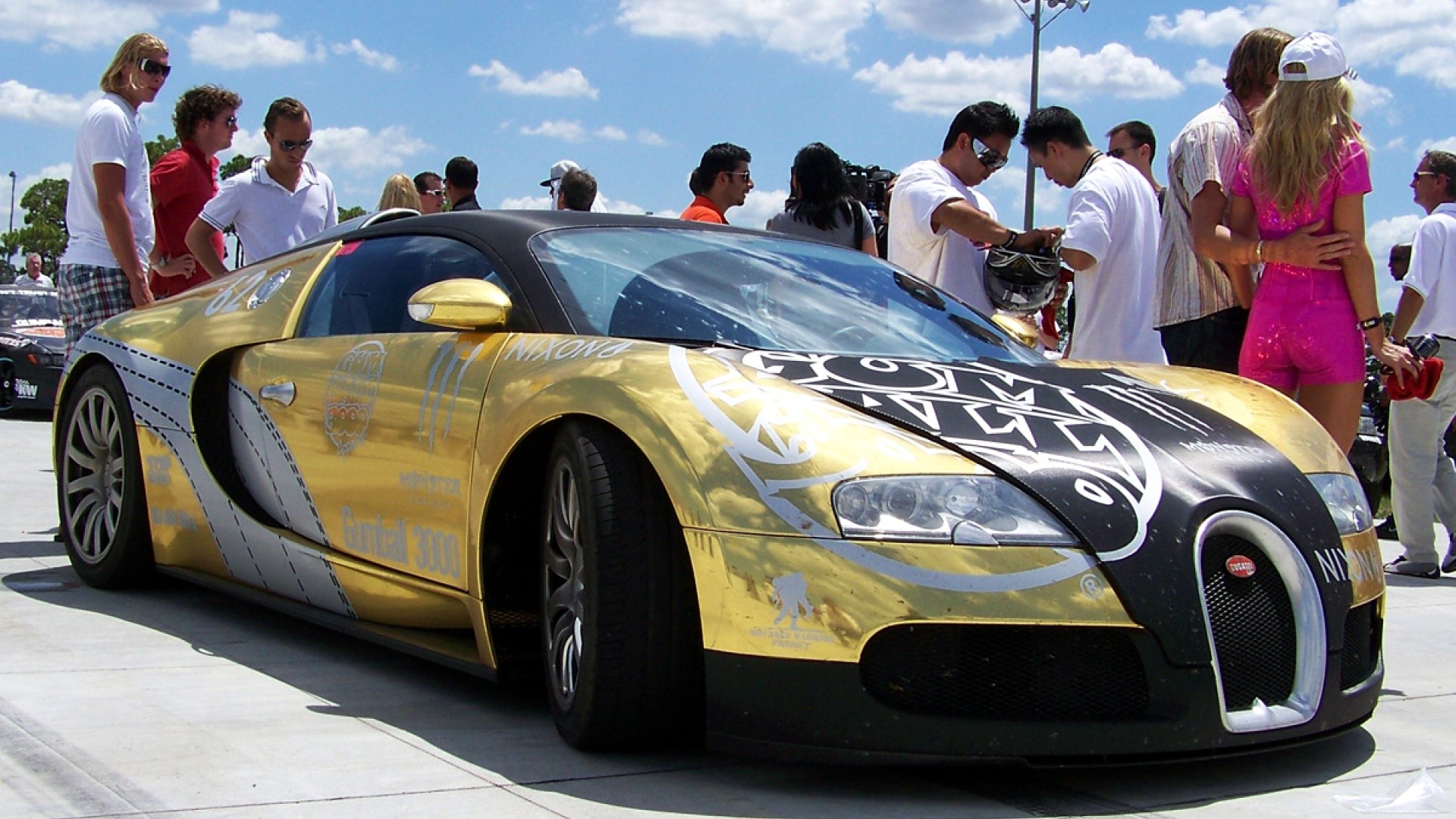 Cool Gold Cars Wallpapers - HD Wallpaper 