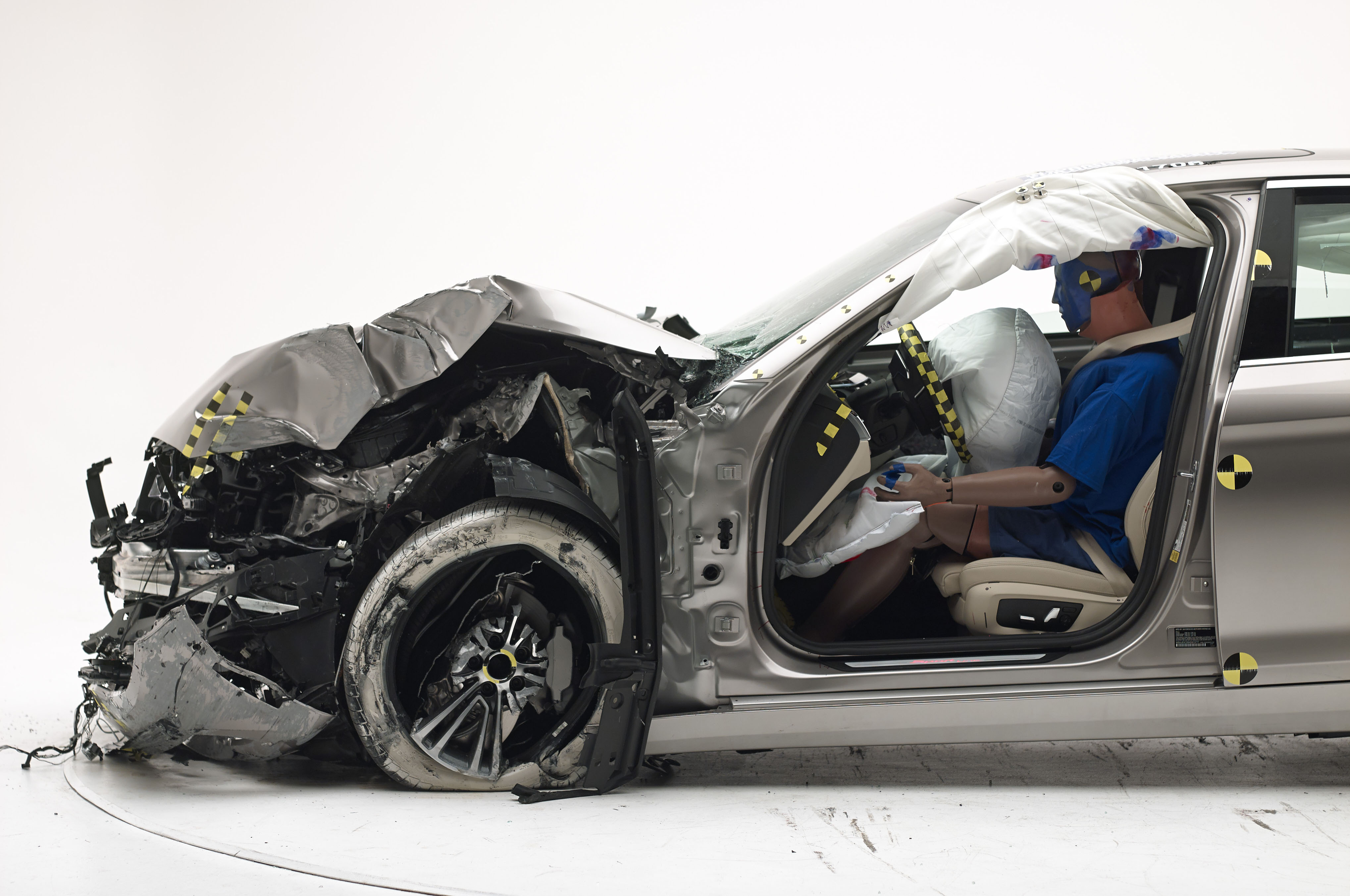 Bmw 5 Series Crash - HD Wallpaper 