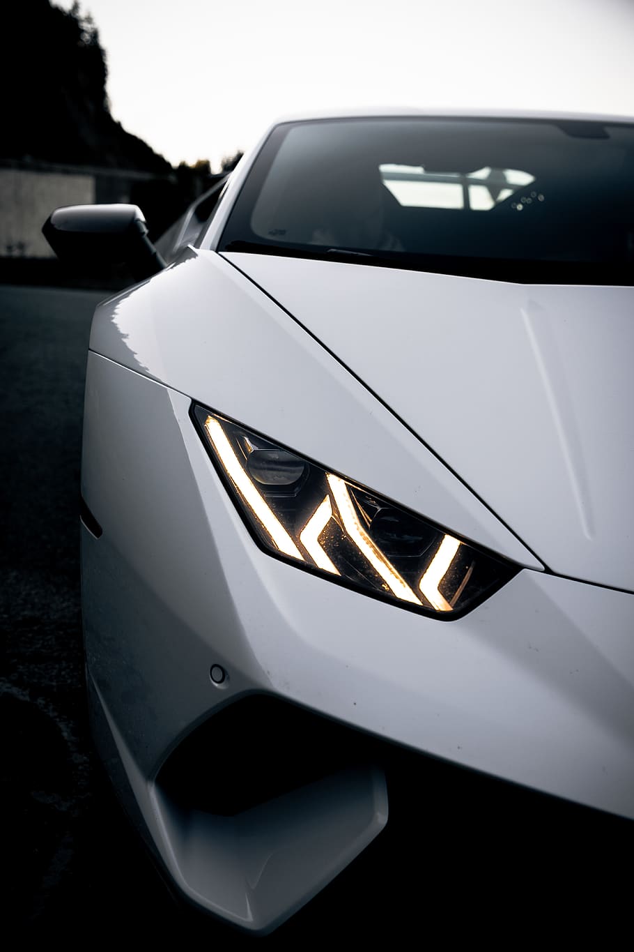 White Lamborghini Huracan, Light, Car, Automobile, - Lamborghini 车头 - HD Wallpaper 