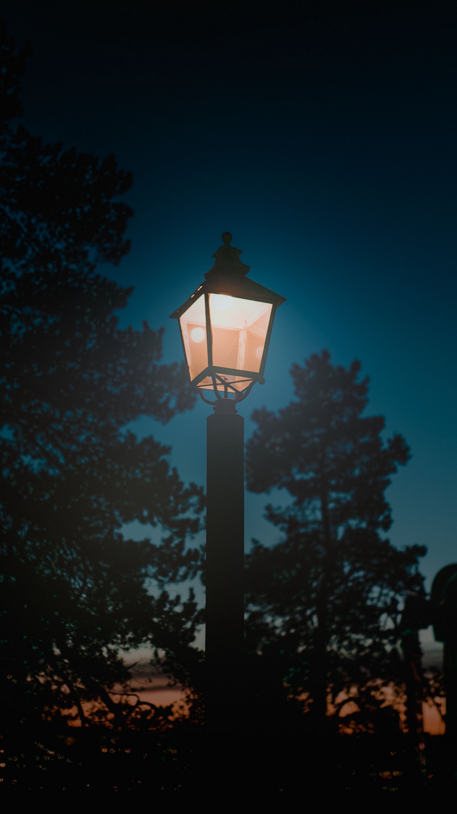 Wallpaper Lantern, Night, Pillar, Light - Обои На Huawei P30 Lite - HD Wallpaper 