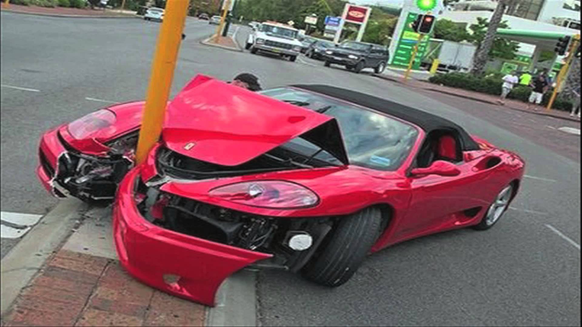 Red Car Funny Crash Picture - Red Sports Car Crash - HD Wallpaper 
