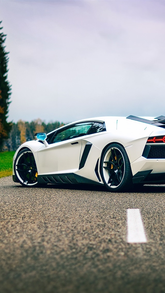 Lamborghini Aventador - HD Wallpaper 