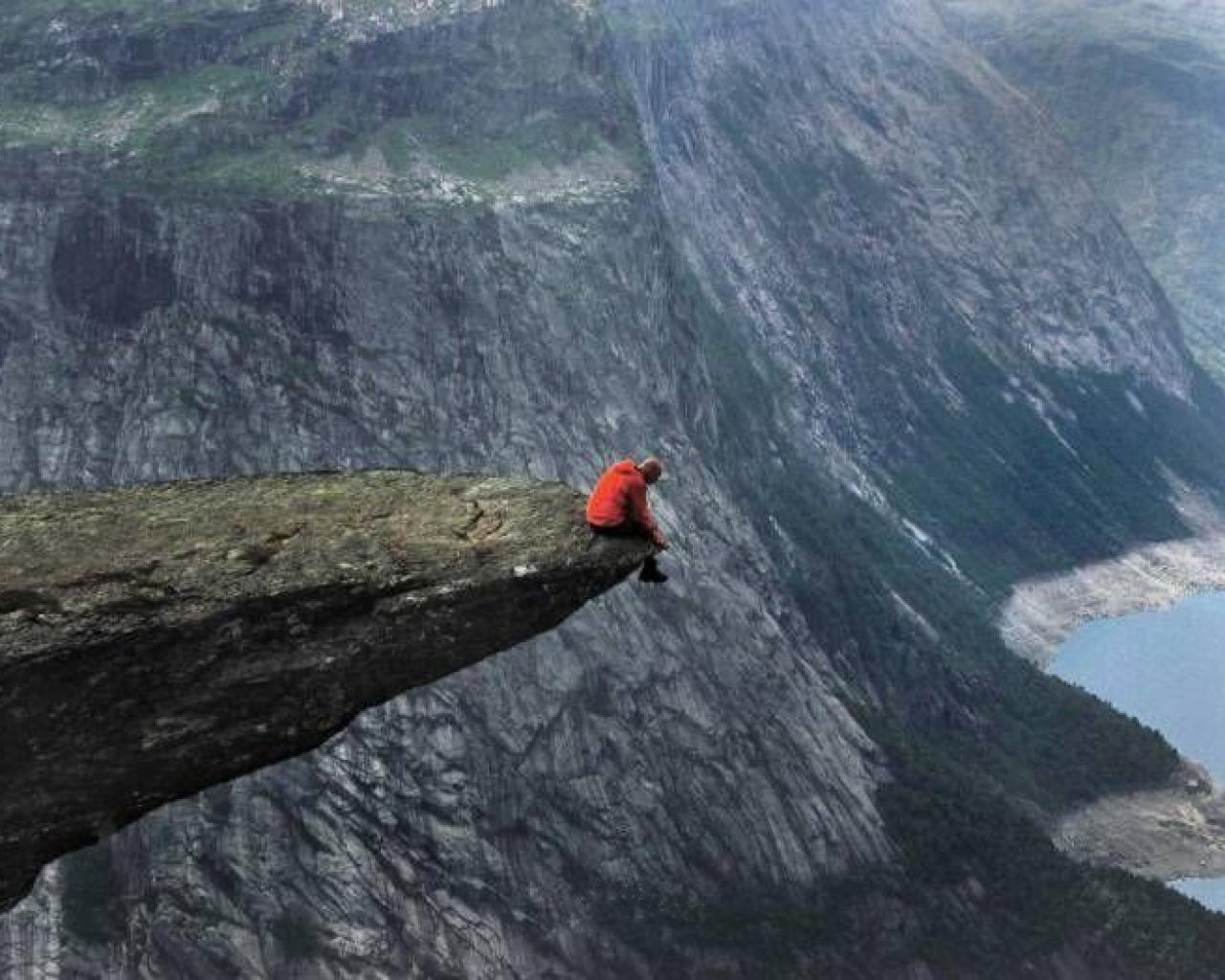 Trolltunga - HD Wallpaper 