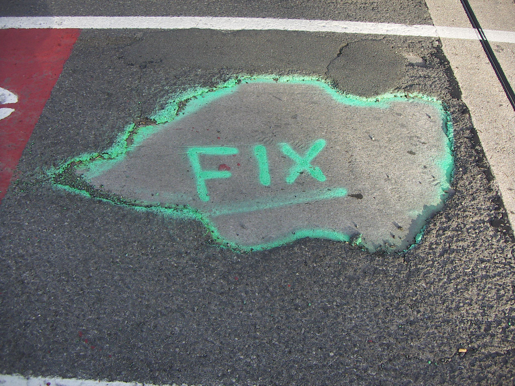 13 01 11pothole - Concrete - HD Wallpaper 