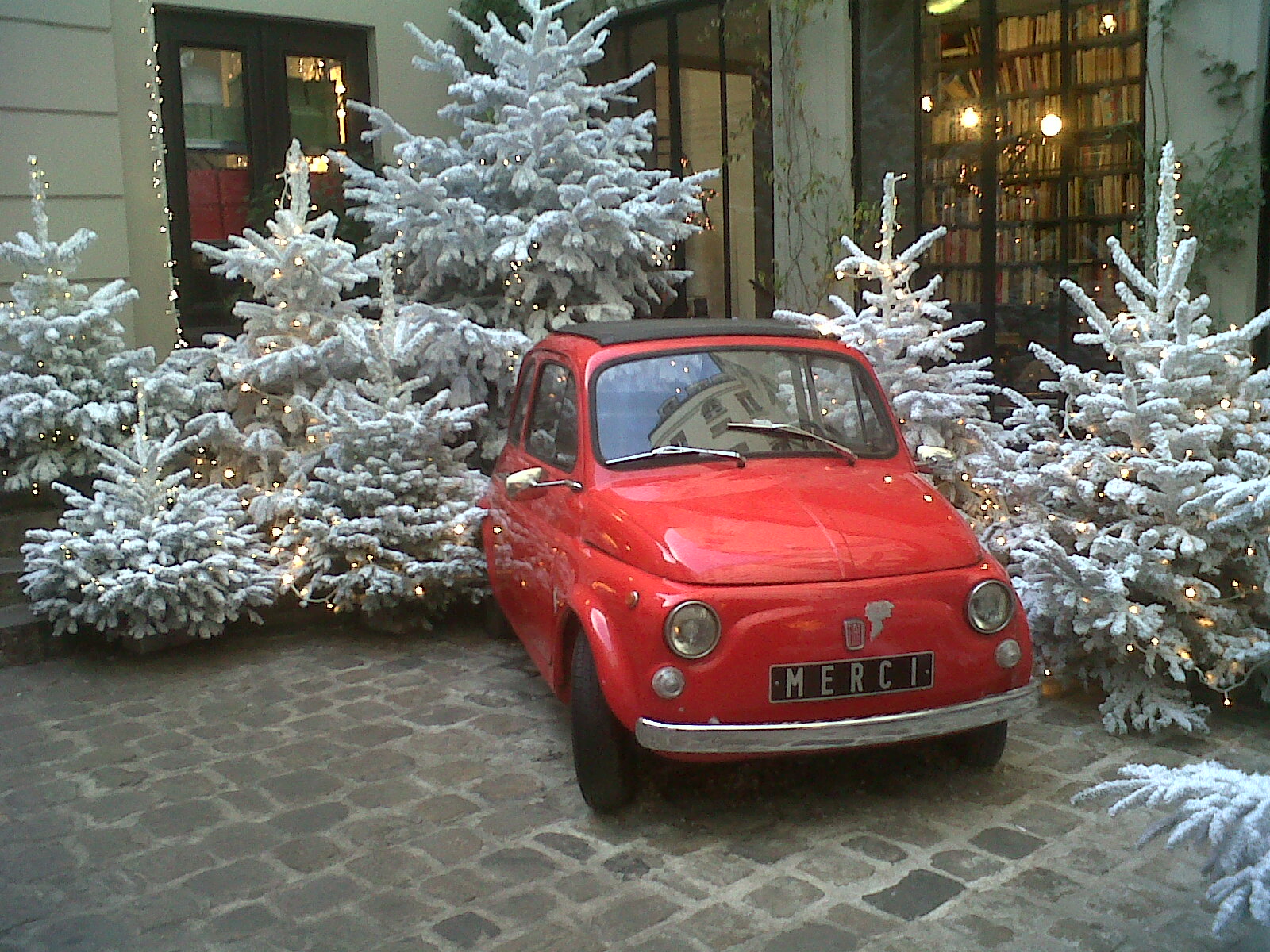 Boutique Merci Paris Noel - HD Wallpaper 