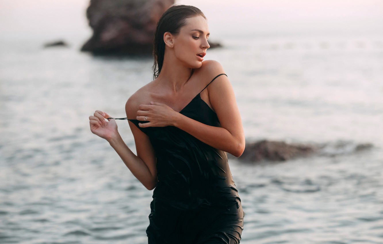 Photo Wallpaper Sea, Pose, Stones, Model, Portrait, - Photo Shoot - HD Wallpaper 