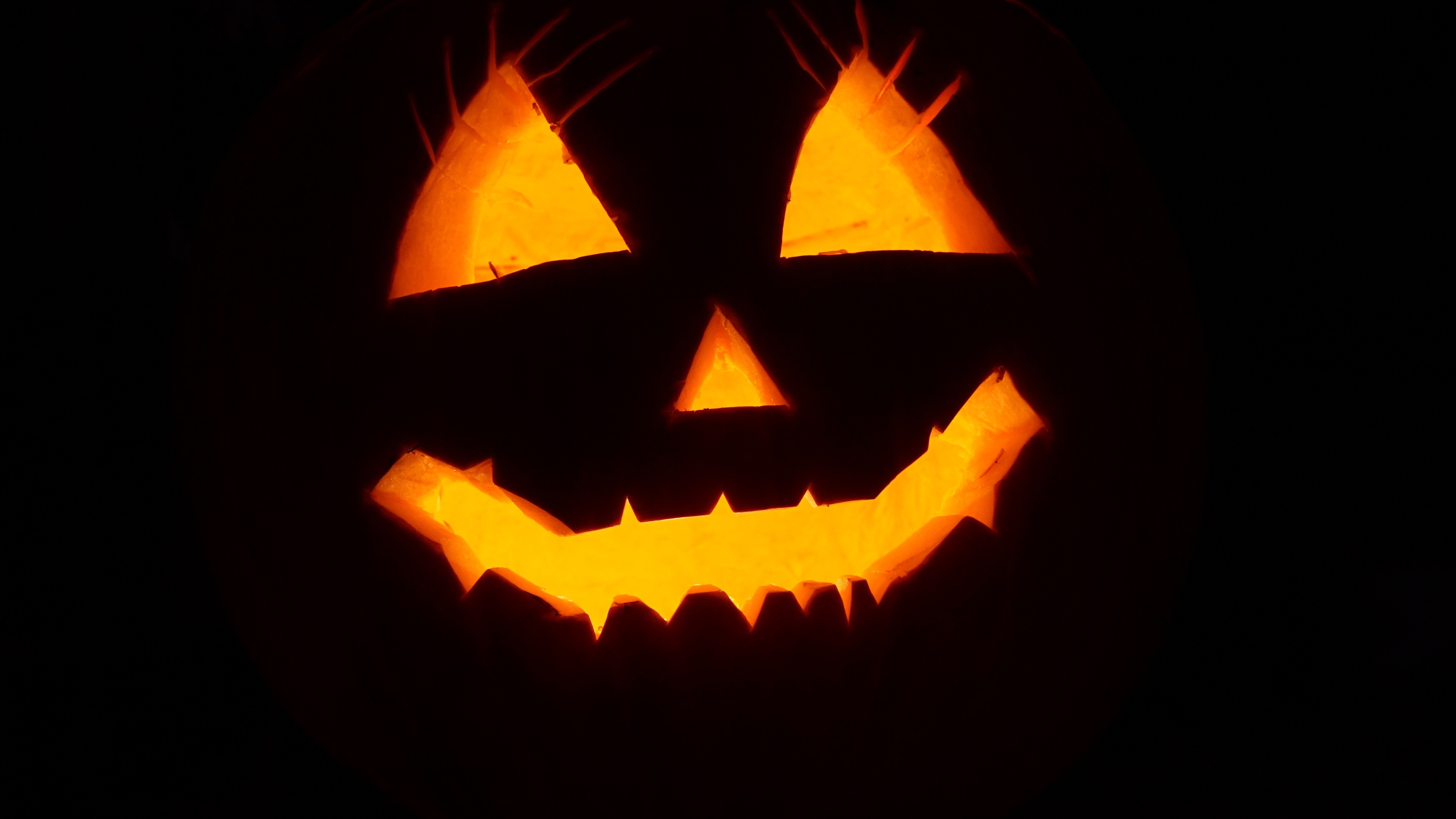 Wallpaper Halloween, Pumpkin Light, Face, Black Background - Trick Or Treating Halloween - HD Wallpaper 