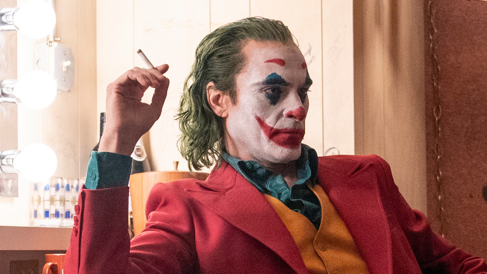 Joaquin Phoenix Joker Dc Universe - Joaquin Phoenix Joker Smoking - HD Wallpaper 