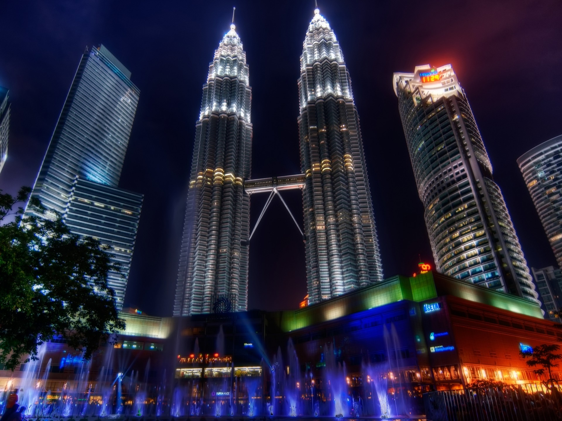Petronas Twin Towers - HD Wallpaper 
