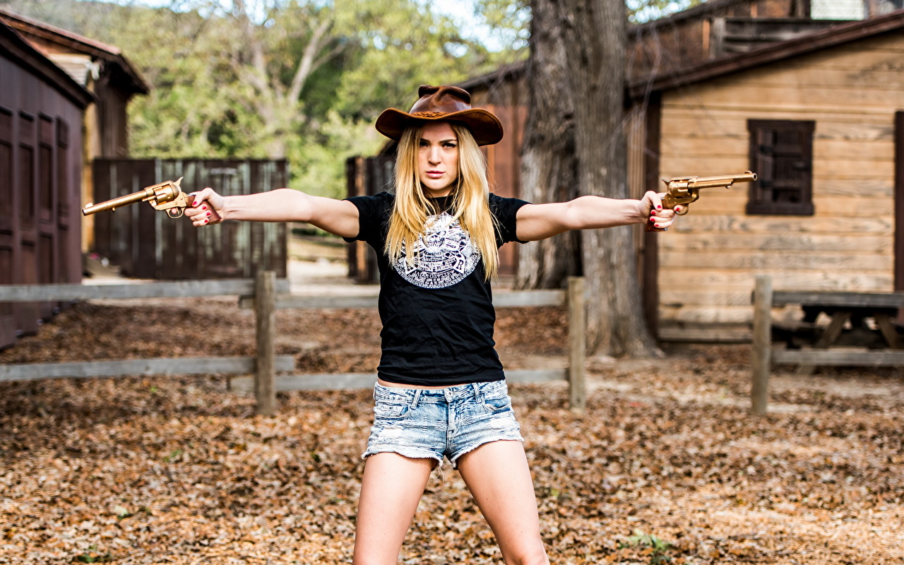 Girl With Revolver - HD Wallpaper 